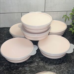 Set of 6 cereal bowls with butterfly lids by Tupperware. Pink & white Like new
